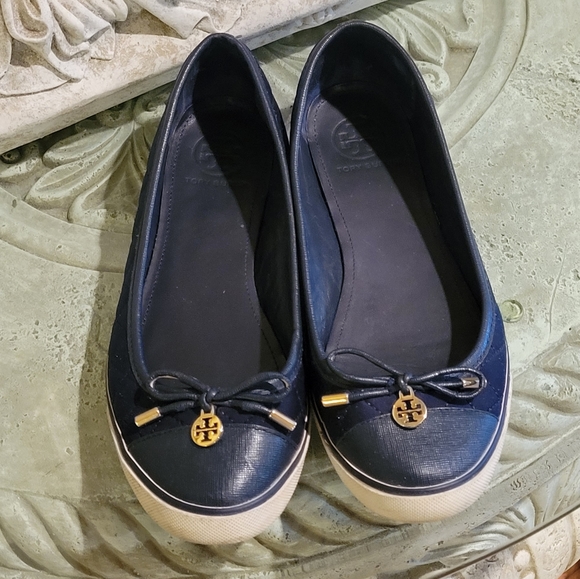 Tory Burch Quilted Leather Logo Flats #127 - Picture 3 of 14